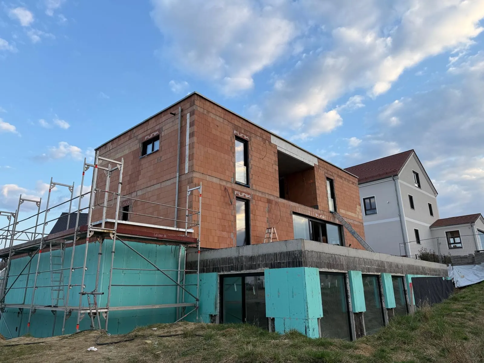 Moderne Fensterfassade · Einfamilienhaus